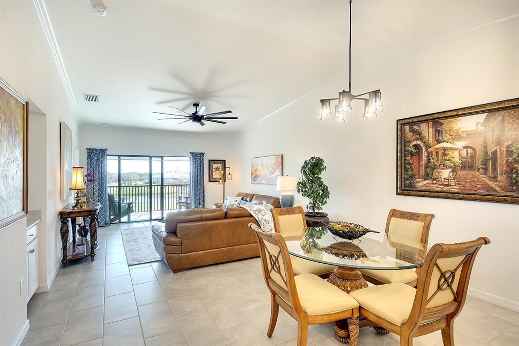 待售: $427,400 (2 贝兹, 2 浴室, 1355 平方英尺)