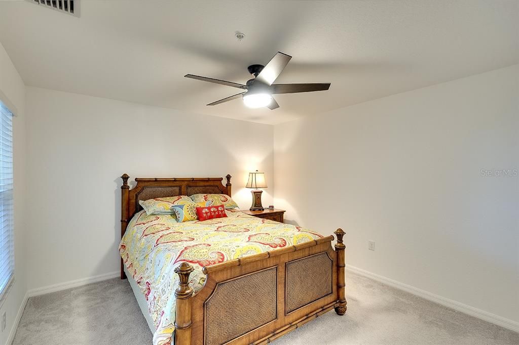 待售: $427,400 (2 贝兹, 2 浴室, 1355 平方英尺)