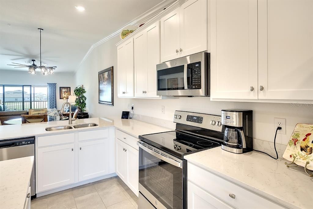 待售: $427,400 (2 贝兹, 2 浴室, 1355 平方英尺)