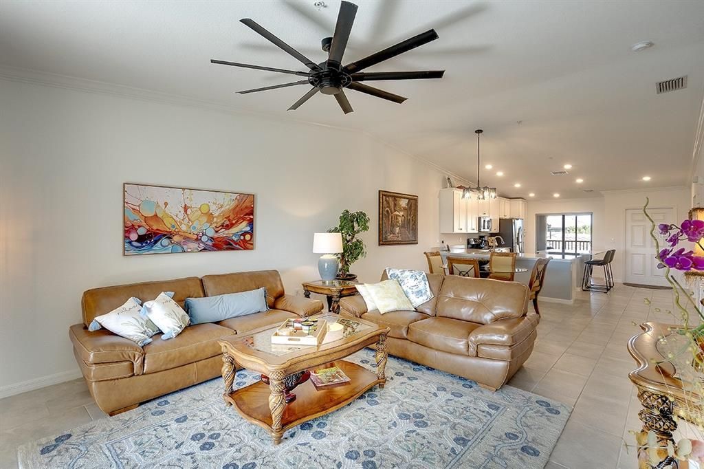 待售: $427,400 (2 贝兹, 2 浴室, 1355 平方英尺)