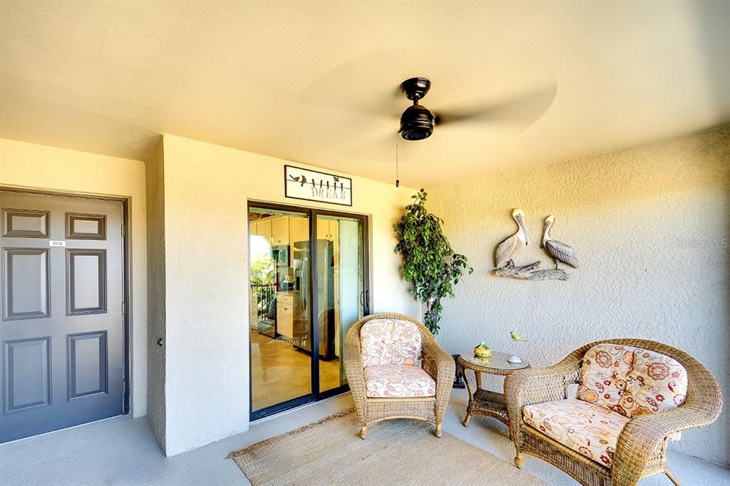 待售: $427,400 (2 贝兹, 2 浴室, 1355 平方英尺)