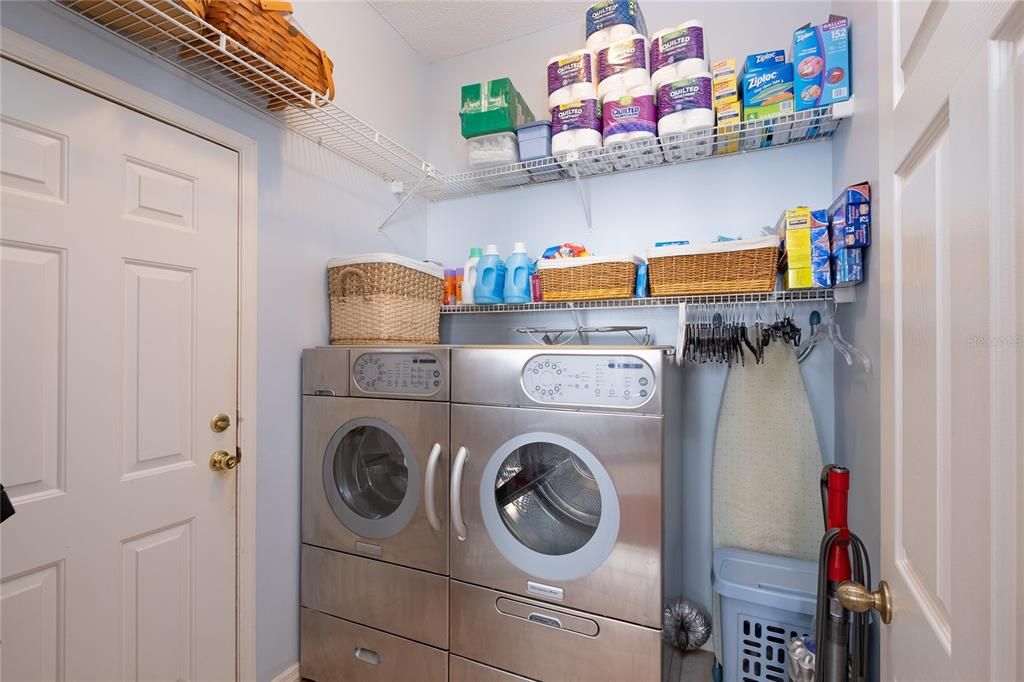 En Venta: $539,900 (4 camas, 2 baños, 1921 Pies cuadrados)