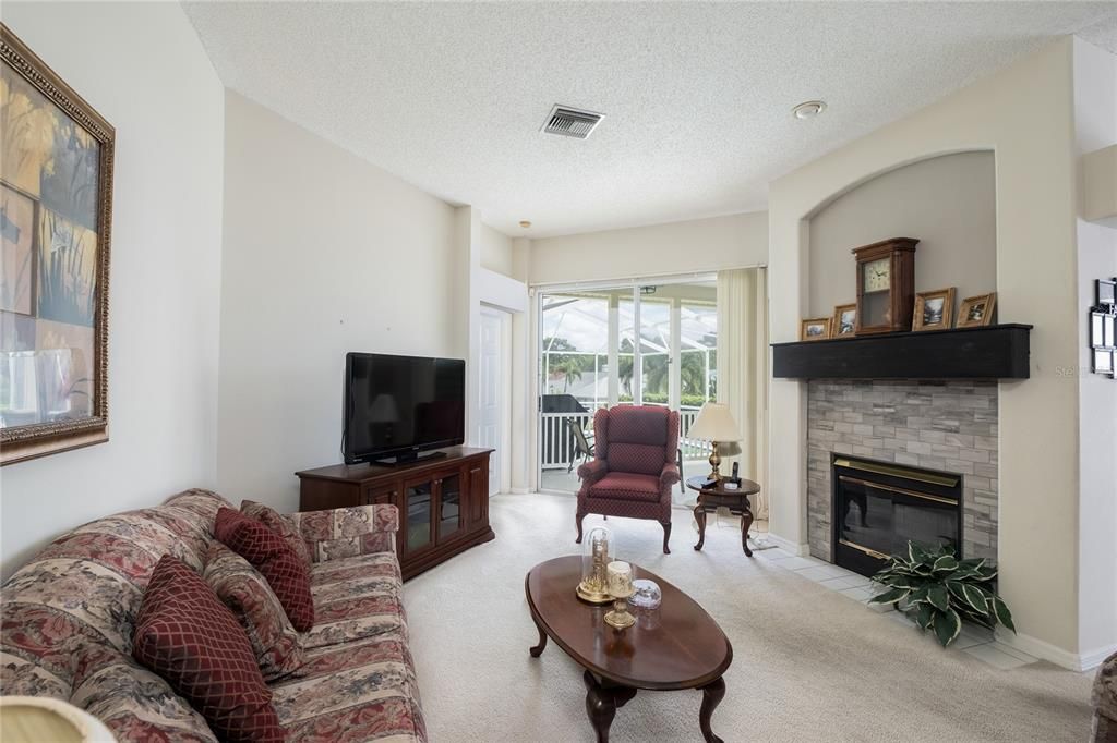 En Venta: $539,900 (4 camas, 2 baños, 1921 Pies cuadrados)