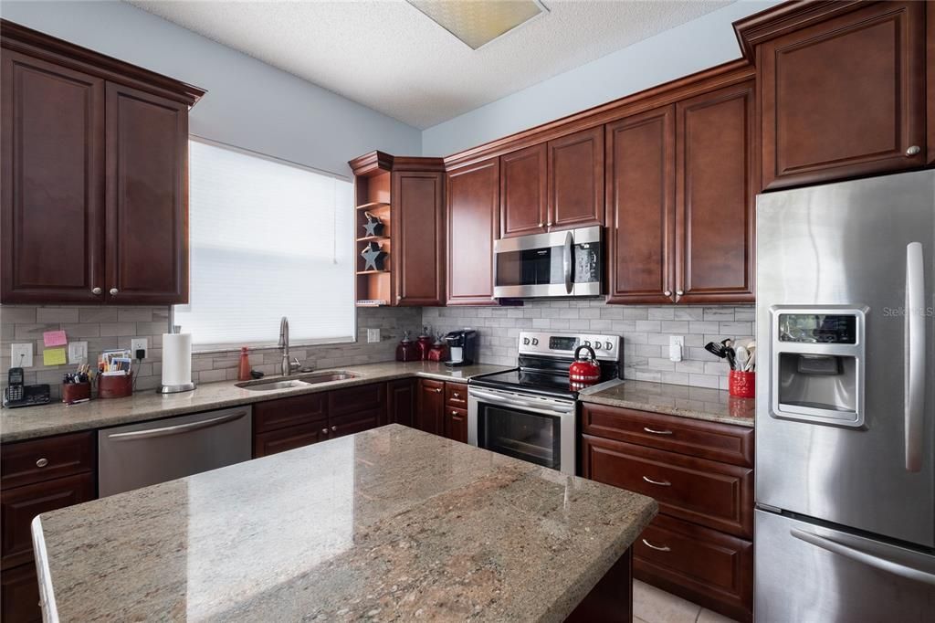 En Venta: $539,900 (4 camas, 2 baños, 1921 Pies cuadrados)