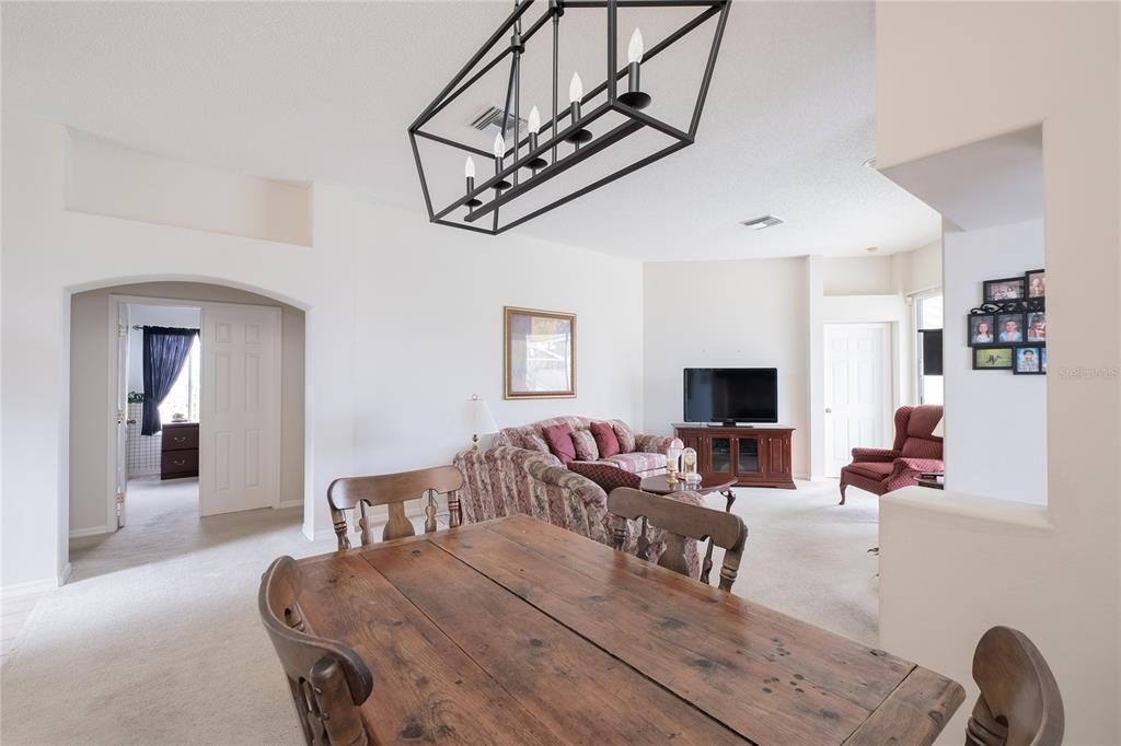 En Venta: $539,900 (4 camas, 2 baños, 1921 Pies cuadrados)