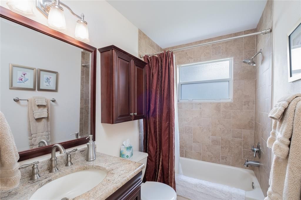 En Venta: $539,900 (4 camas, 2 baños, 1921 Pies cuadrados)