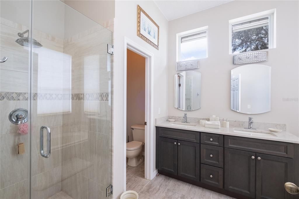 En Venta: $539,900 (4 camas, 2 baños, 1921 Pies cuadrados)