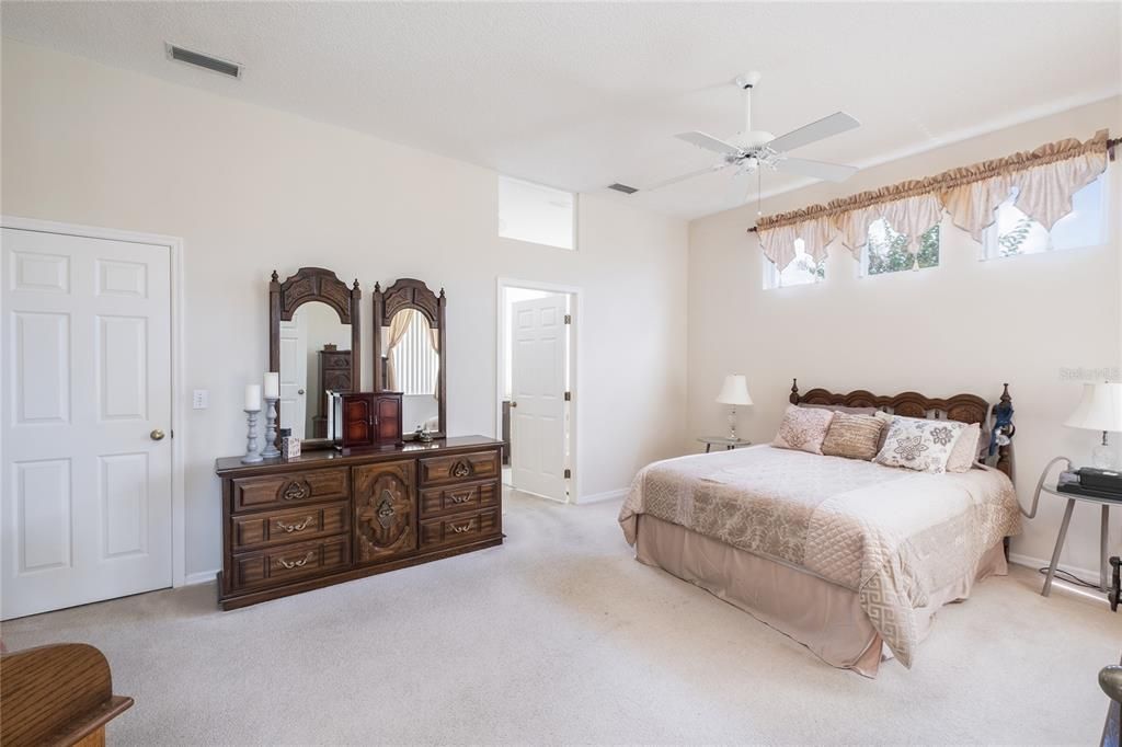 En Venta: $539,900 (4 camas, 2 baños, 1921 Pies cuadrados)