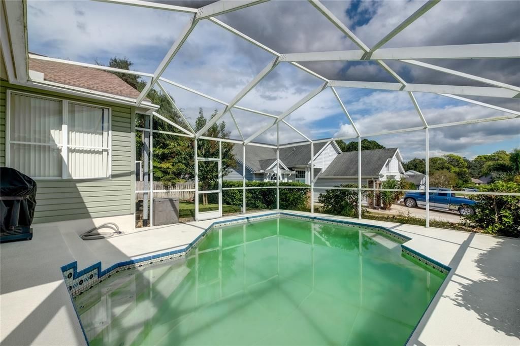 En Venta: $539,900 (4 camas, 2 baños, 1921 Pies cuadrados)