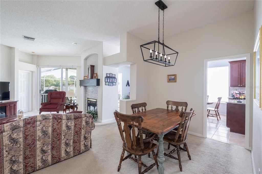 En Venta: $539,900 (4 camas, 2 baños, 1921 Pies cuadrados)