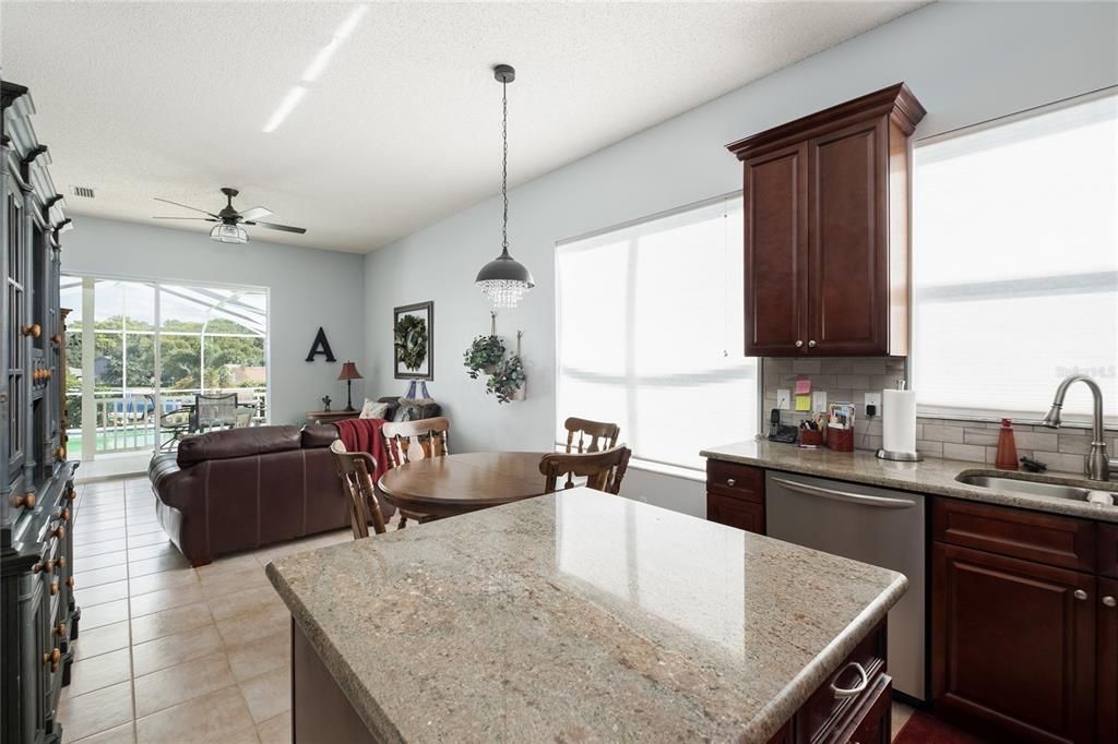 En Venta: $539,900 (4 camas, 2 baños, 1921 Pies cuadrados)