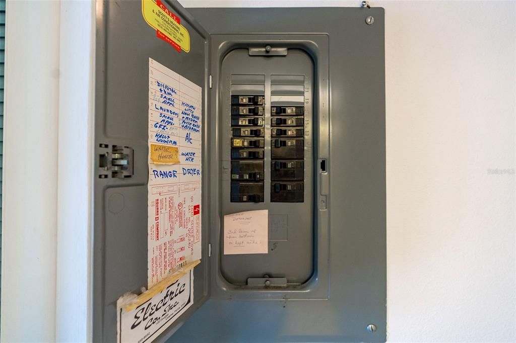 Active With Contract: $375,000 (2 beds, 2 baths, 990 Square Feet)