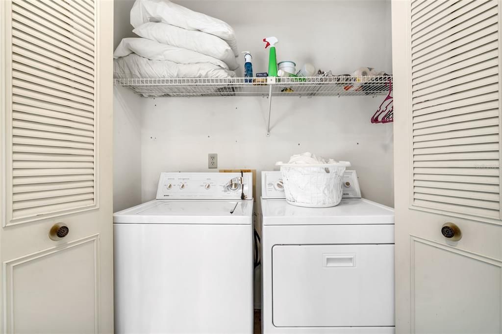 Active With Contract: $375,000 (2 beds, 2 baths, 990 Square Feet)