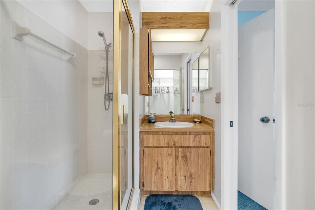 Active With Contract: $375,000 (2 beds, 2 baths, 990 Square Feet)