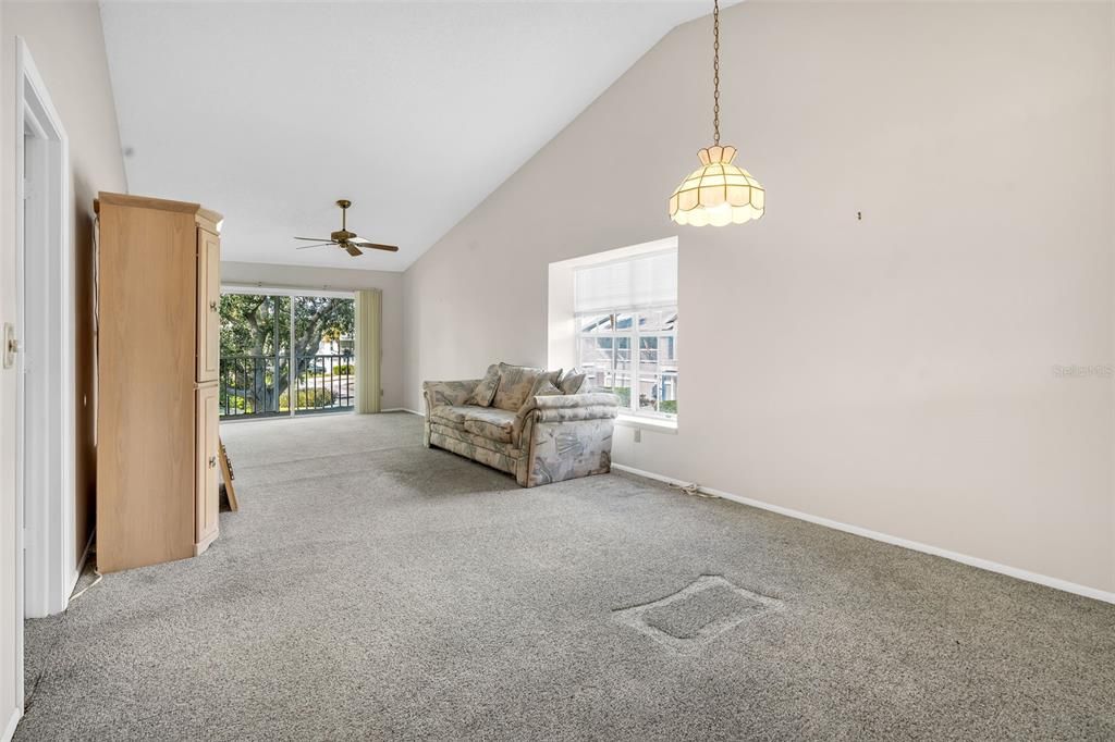 Active With Contract: $375,000 (2 beds, 2 baths, 990 Square Feet)