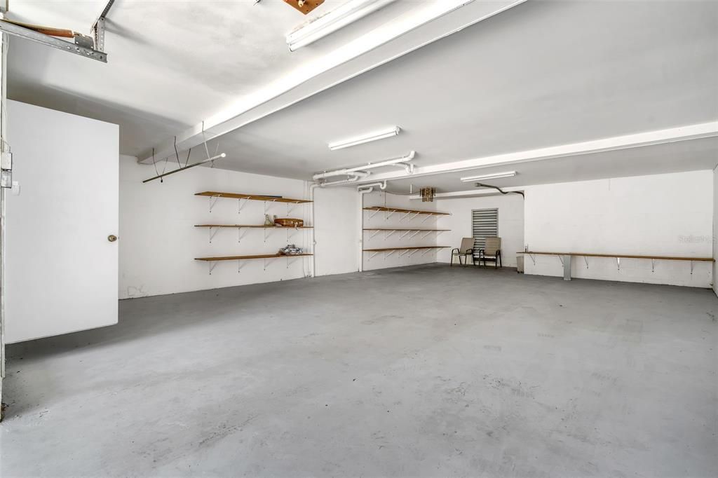 Active With Contract: $375,000 (2 beds, 2 baths, 990 Square Feet)