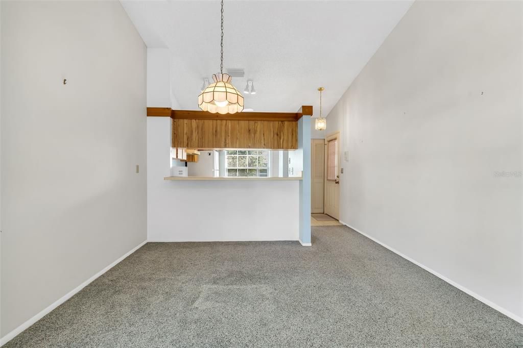 Active With Contract: $375,000 (2 beds, 2 baths, 990 Square Feet)