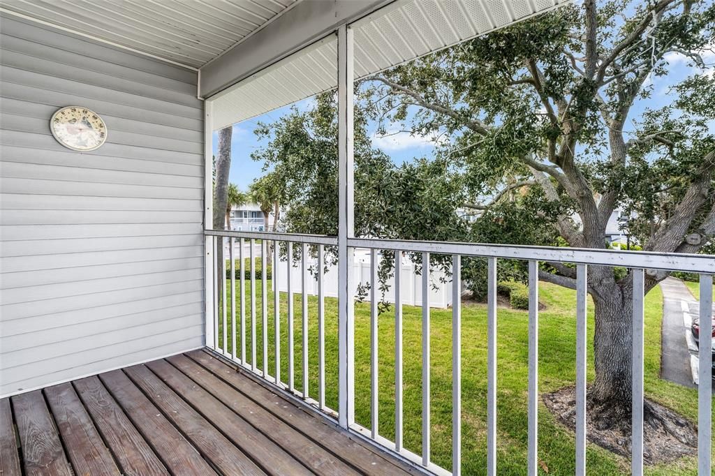 Active With Contract: $375,000 (2 beds, 2 baths, 990 Square Feet)