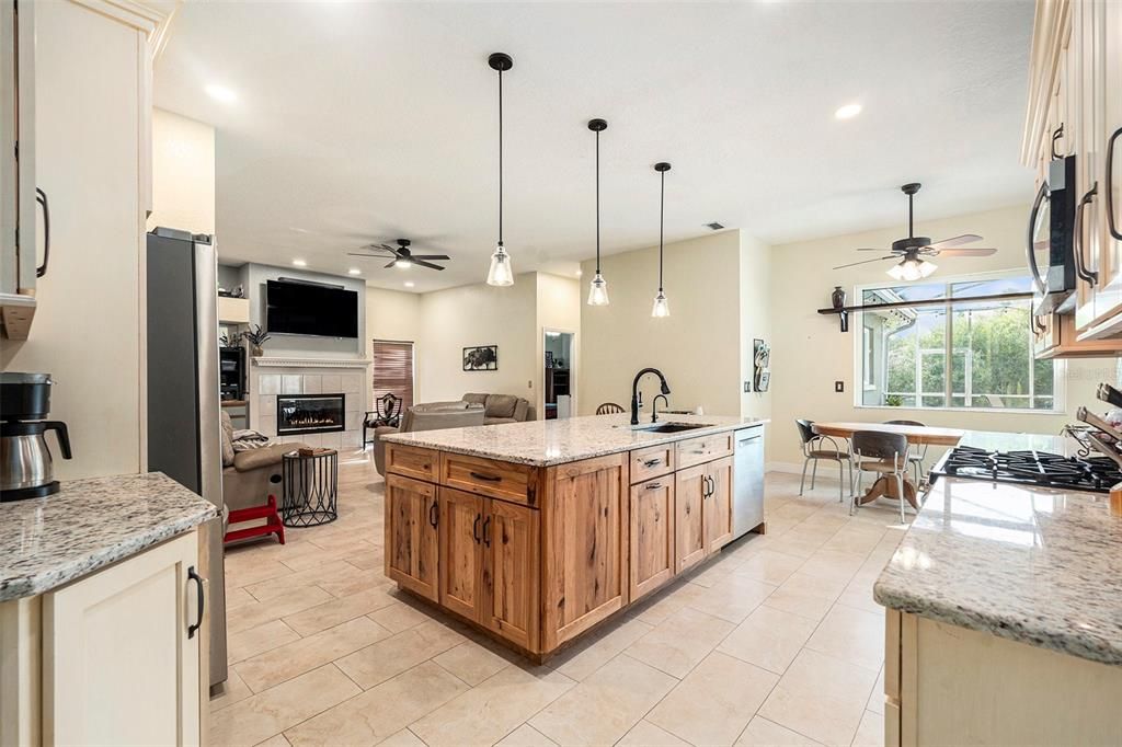 Active With Contract: $625,000 (3 beds, 2 baths, 2541 Square Feet)