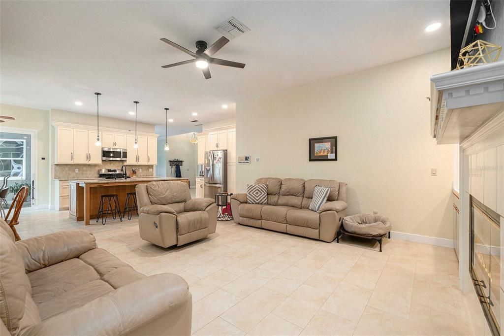 Active With Contract: $625,000 (3 beds, 2 baths, 2541 Square Feet)