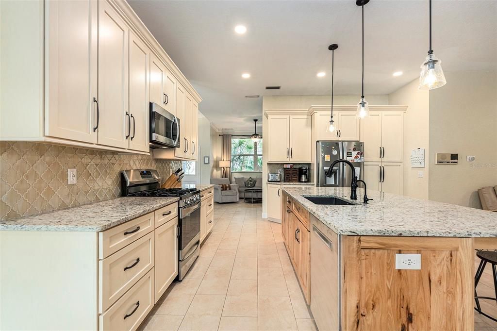 Active With Contract: $625,000 (3 beds, 2 baths, 2541 Square Feet)