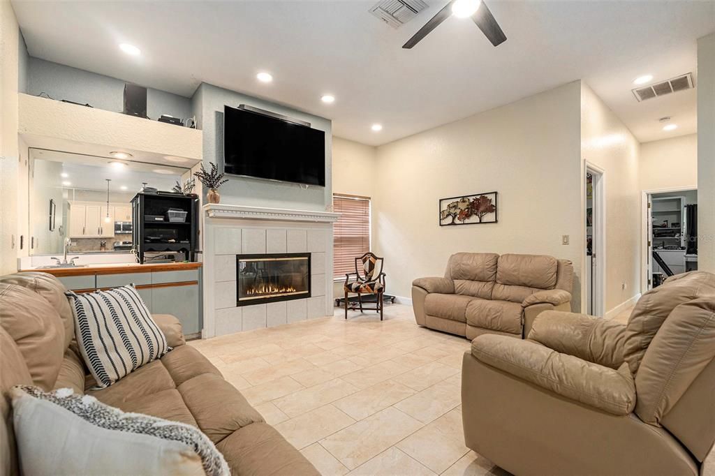 Active With Contract: $625,000 (3 beds, 2 baths, 2541 Square Feet)