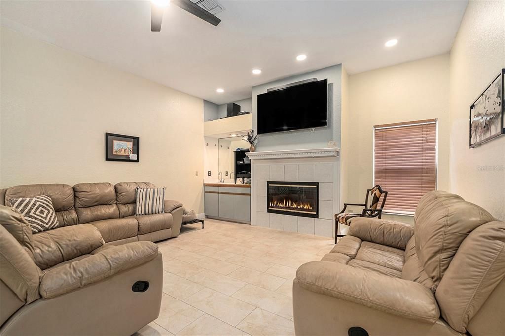 Active With Contract: $625,000 (3 beds, 2 baths, 2541 Square Feet)