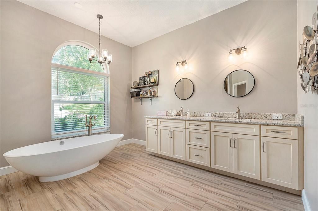 Active With Contract: $625,000 (3 beds, 2 baths, 2541 Square Feet)