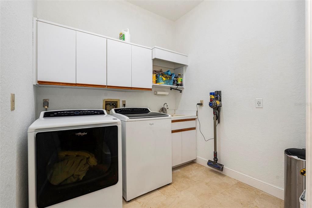 Active With Contract: $625,000 (3 beds, 2 baths, 2541 Square Feet)