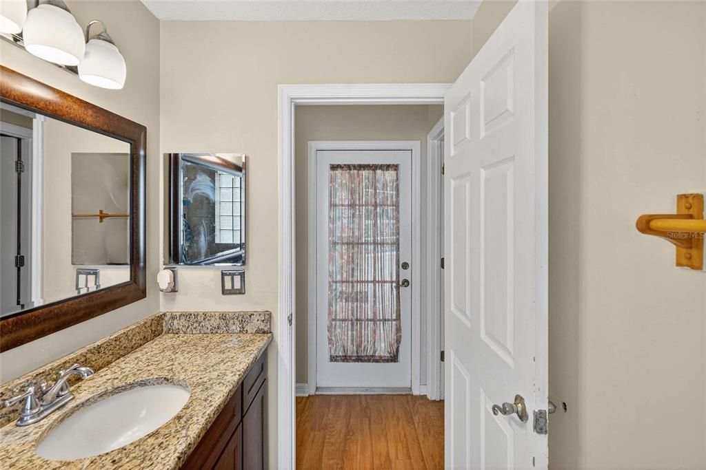 合同活跃: $449,990 (4 贝兹, 2 浴室, 2416 平方英尺)