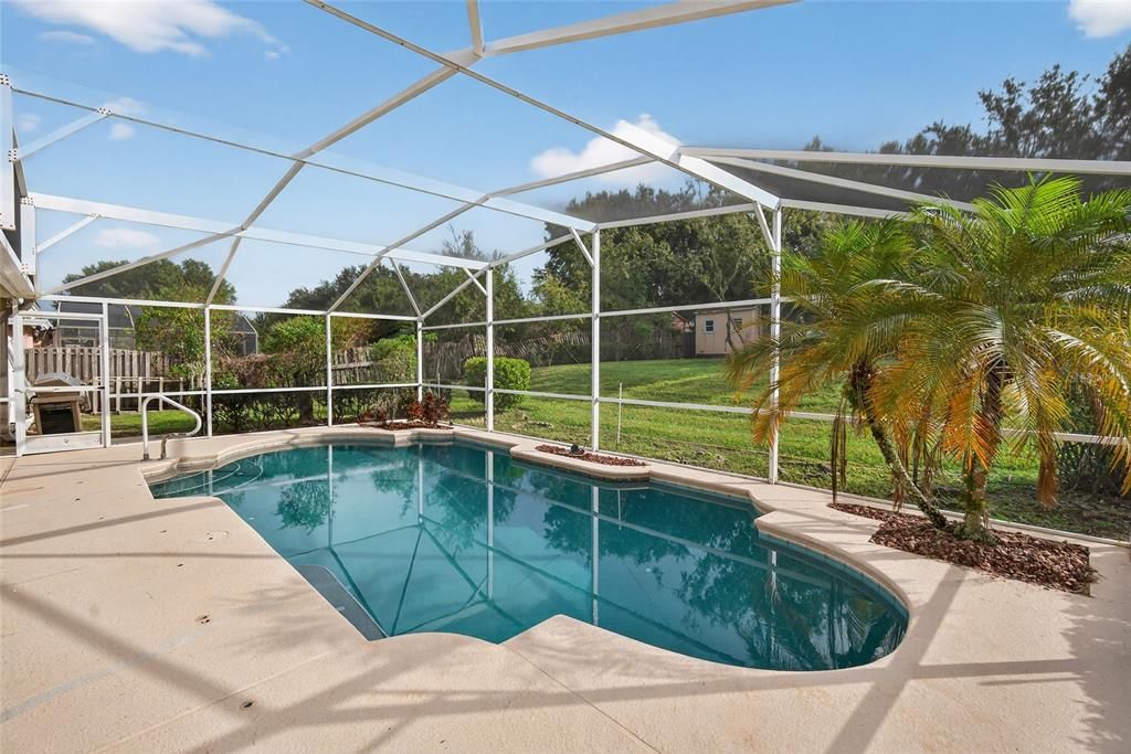 合同活跃: $449,990 (4 贝兹, 2 浴室, 2416 平方英尺)