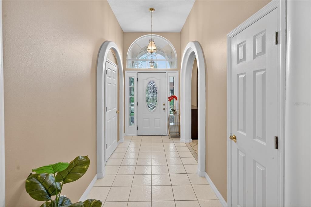 合同活跃: $449,990 (4 贝兹, 2 浴室, 2416 平方英尺)