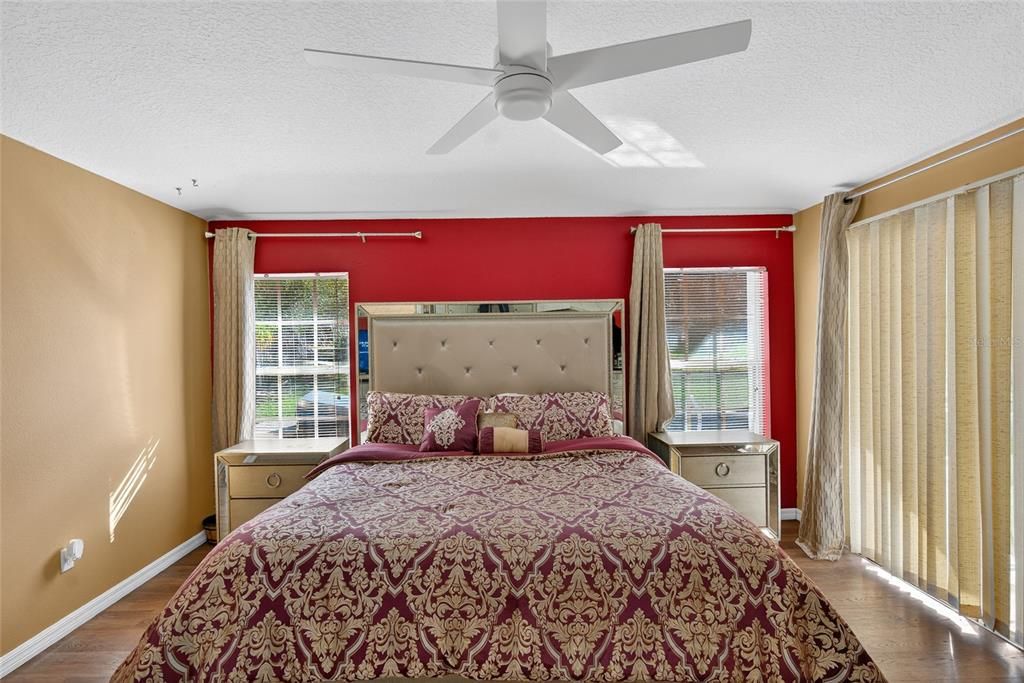 合同活跃: $449,990 (4 贝兹, 2 浴室, 2416 平方英尺)