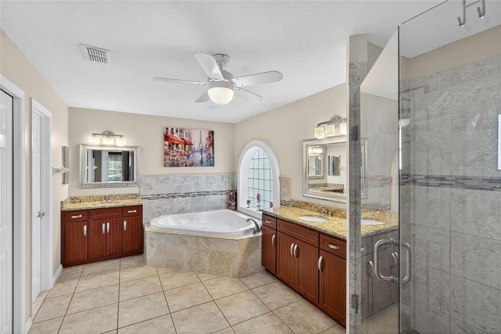 合同活跃: $449,990 (4 贝兹, 2 浴室, 2416 平方英尺)