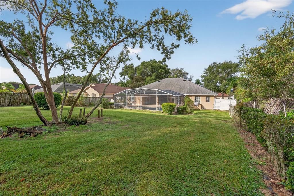 合同活跃: $449,990 (4 贝兹, 2 浴室, 2416 平方英尺)