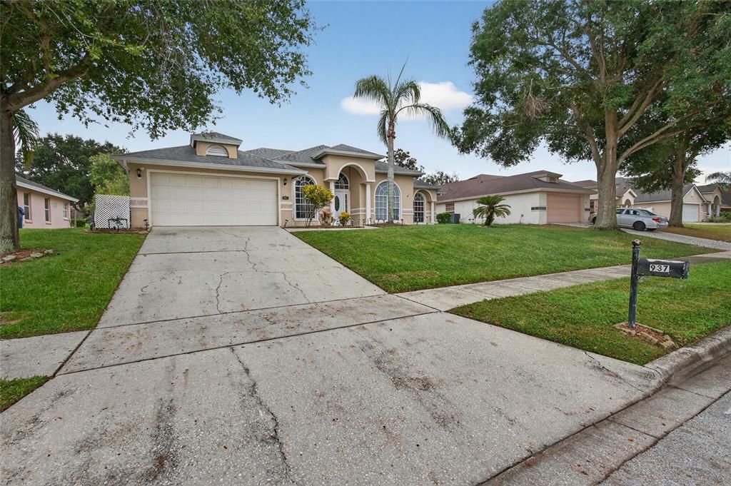 合同活跃: $449,990 (4 贝兹, 2 浴室, 2416 平方英尺)