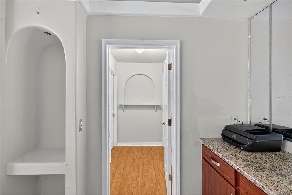 合同活跃: $449,990 (4 贝兹, 2 浴室, 2416 平方英尺)