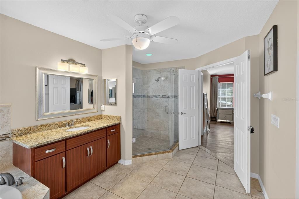 合同活跃: $449,990 (4 贝兹, 2 浴室, 2416 平方英尺)