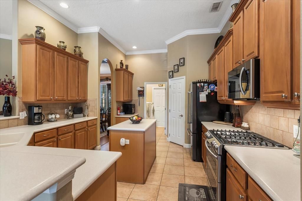 For Sale: $850,000 (4 beds, 3 baths, 2764 Square Feet)