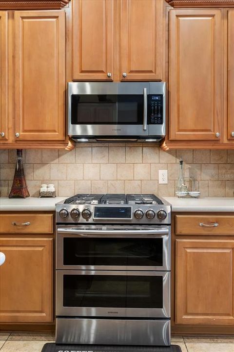 For Sale: $850,000 (4 beds, 3 baths, 2764 Square Feet)