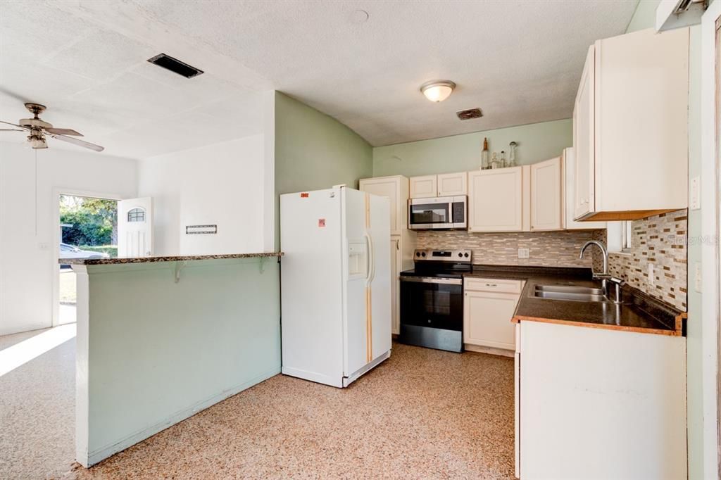 Active With Contract: $145,000 (3 beds, 1 baths, 1115 Square Feet)