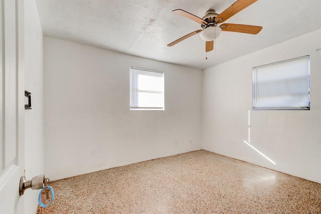 Active With Contract: $145,000 (3 beds, 1 baths, 1115 Square Feet)