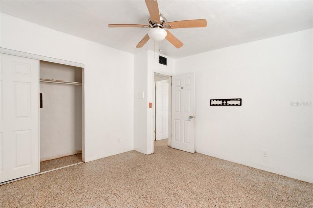 Active With Contract: $145,000 (3 beds, 1 baths, 1115 Square Feet)