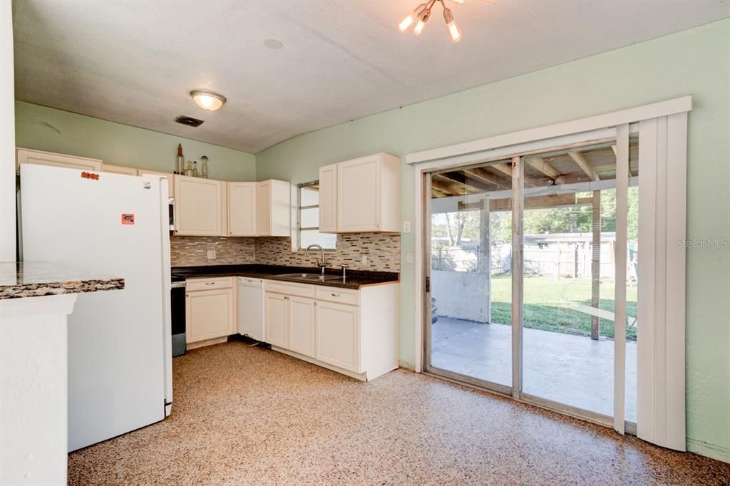 Active With Contract: $145,000 (3 beds, 1 baths, 1115 Square Feet)