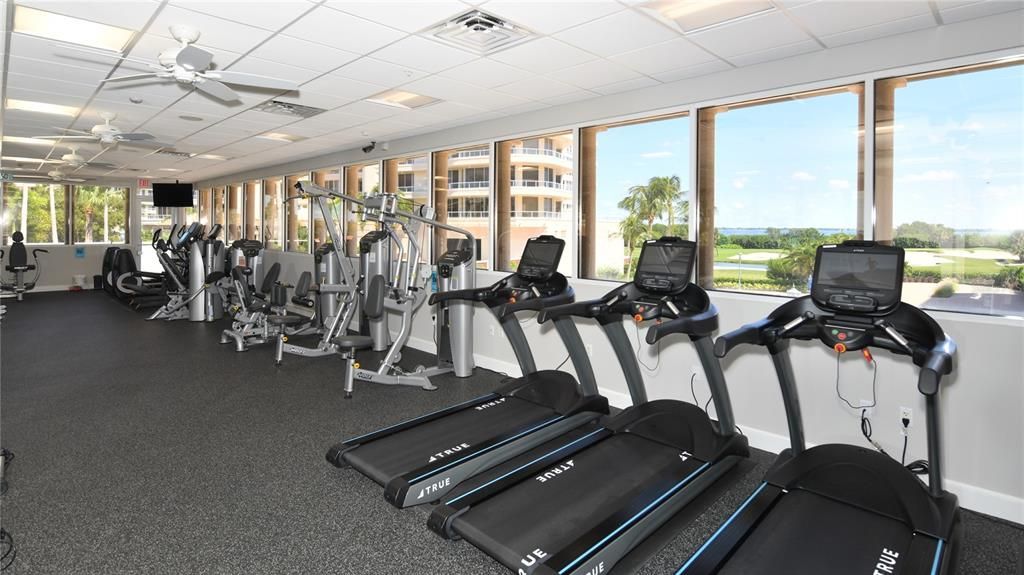 Под контрактом: $939,000 (2 спален, 2 ванн, 1380 Квадратных фут)