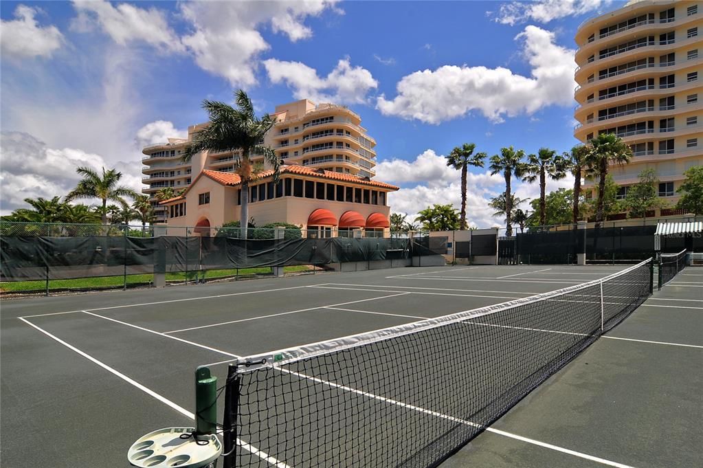 Под контрактом: $939,000 (2 спален, 2 ванн, 1380 Квадратных фут)