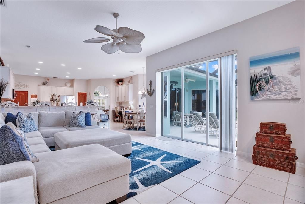 待售: $700,000 (4 贝兹, 3 浴室, 2488 平方英尺)