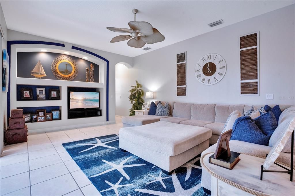 待售: $700,000 (4 贝兹, 3 浴室, 2488 平方英尺)