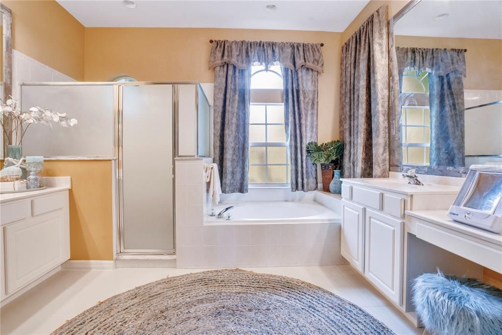 待售: $700,000 (4 贝兹, 3 浴室, 2488 平方英尺)