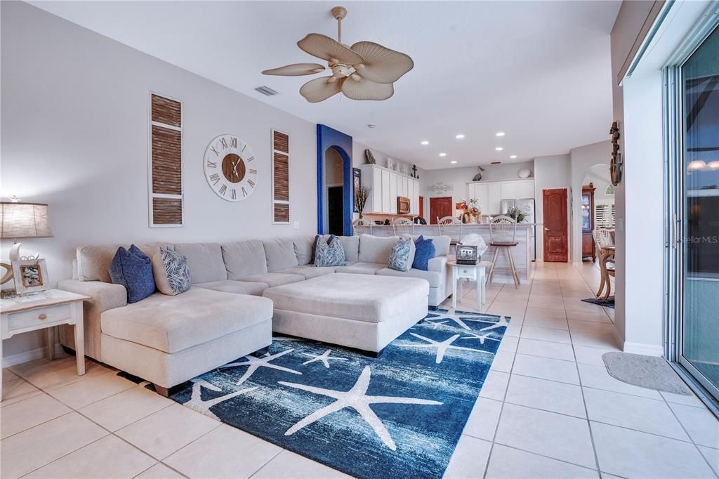 待售: $700,000 (4 贝兹, 3 浴室, 2488 平方英尺)